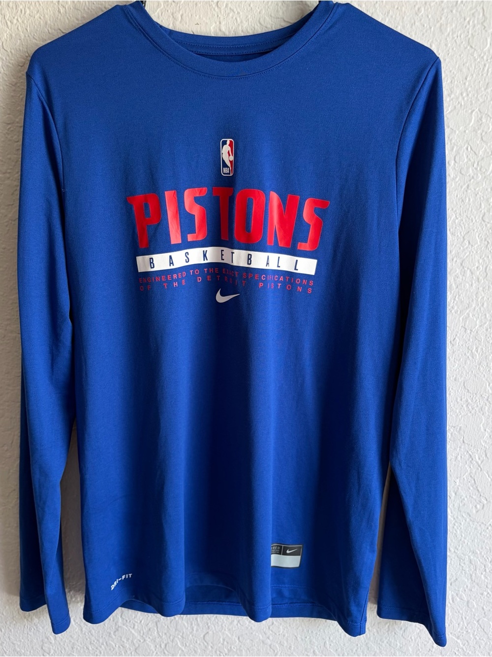 Nike Detroit Pistons Blue Team Issued Long Sleeve T-Shirt - Boys XL NBA